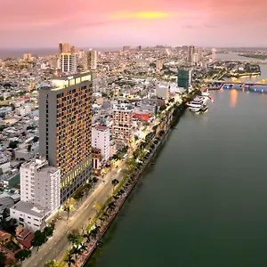 ***** Hotel Wink Icon Riverside - Luxury - 24hrs & Rooftop Pool Bar Vietnam